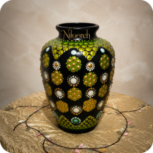 emerald-pattern-dotting-decorative-vase